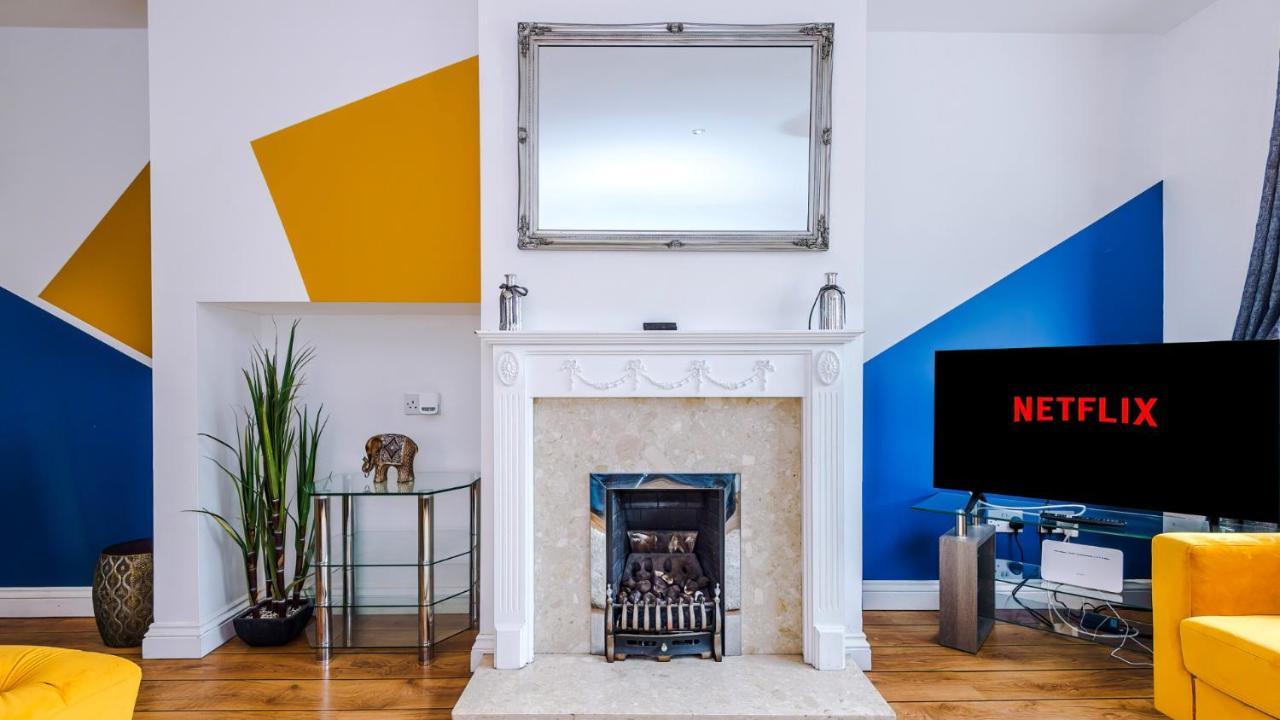 Newhall Road - 4 Bedroom Chester Home - Parking Wervin Εξωτερικό φωτογραφία