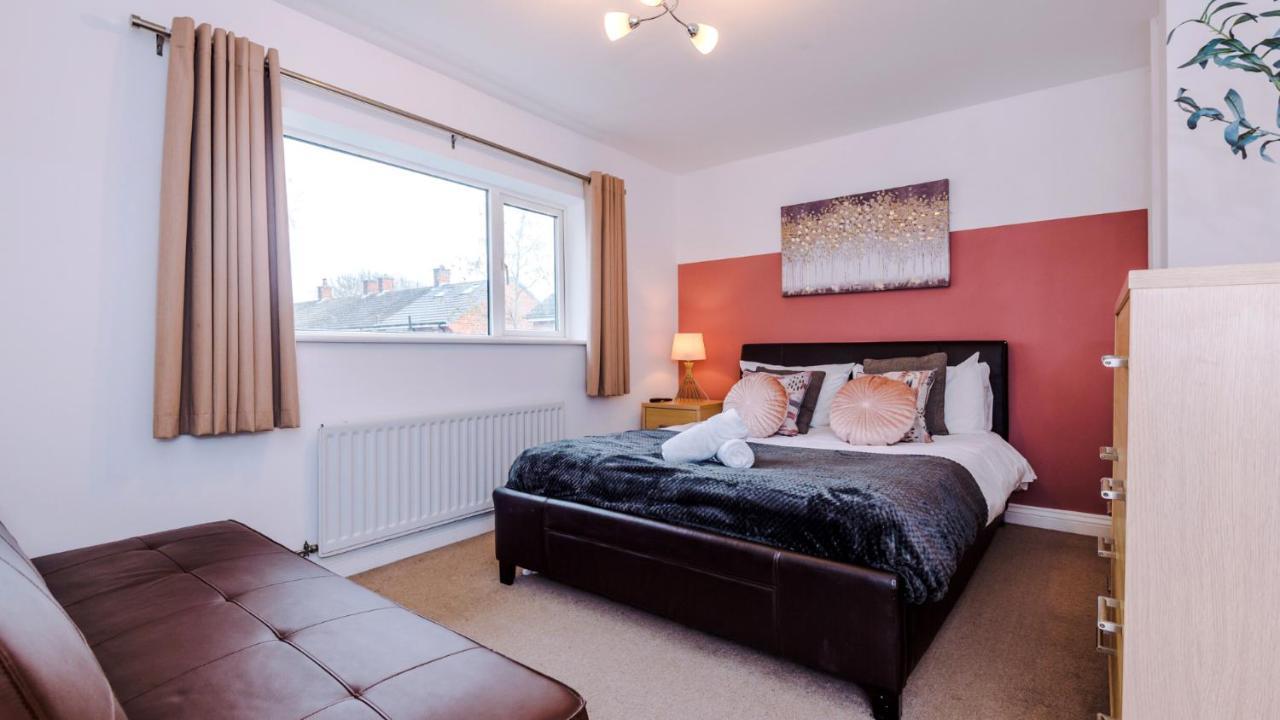 Newhall Road - 4 Bedroom Chester Home - Parking Wervin Εξωτερικό φωτογραφία