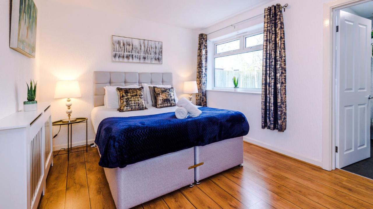 Newhall Road - 4 Bedroom Chester Home - Parking Wervin Εξωτερικό φωτογραφία