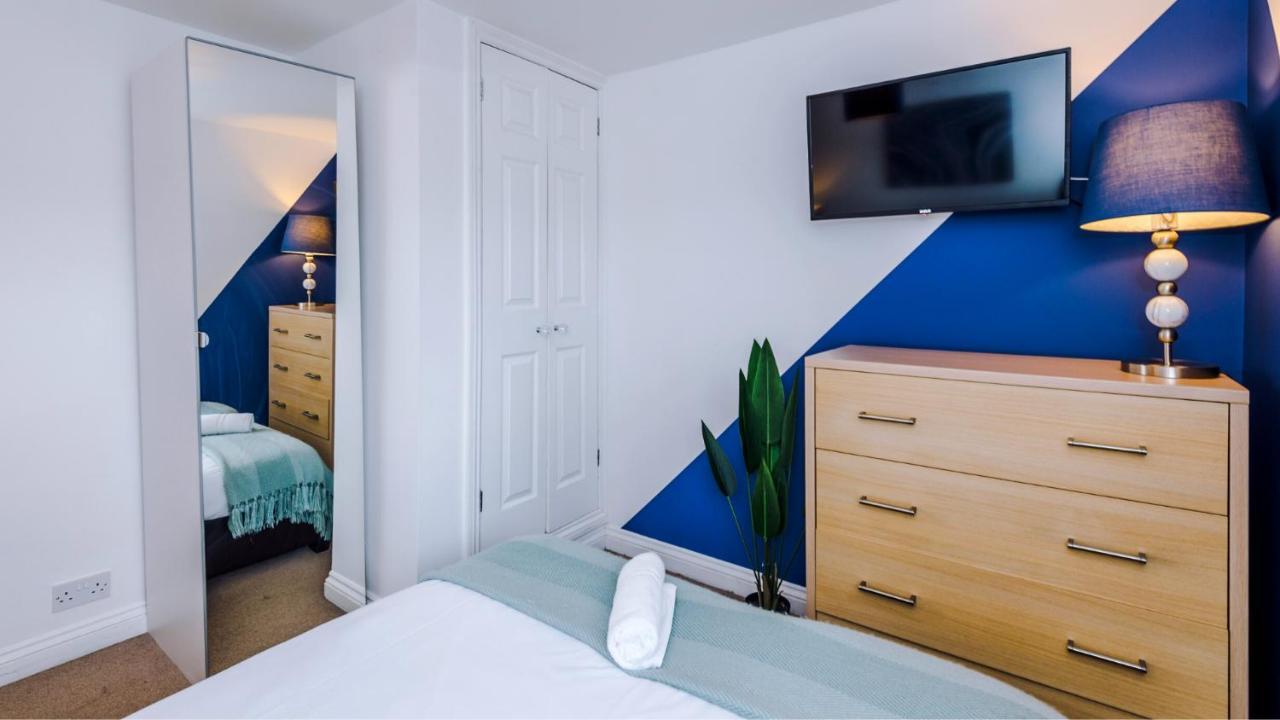 Newhall Road - 4 Bedroom Chester Home - Parking Wervin Εξωτερικό φωτογραφία