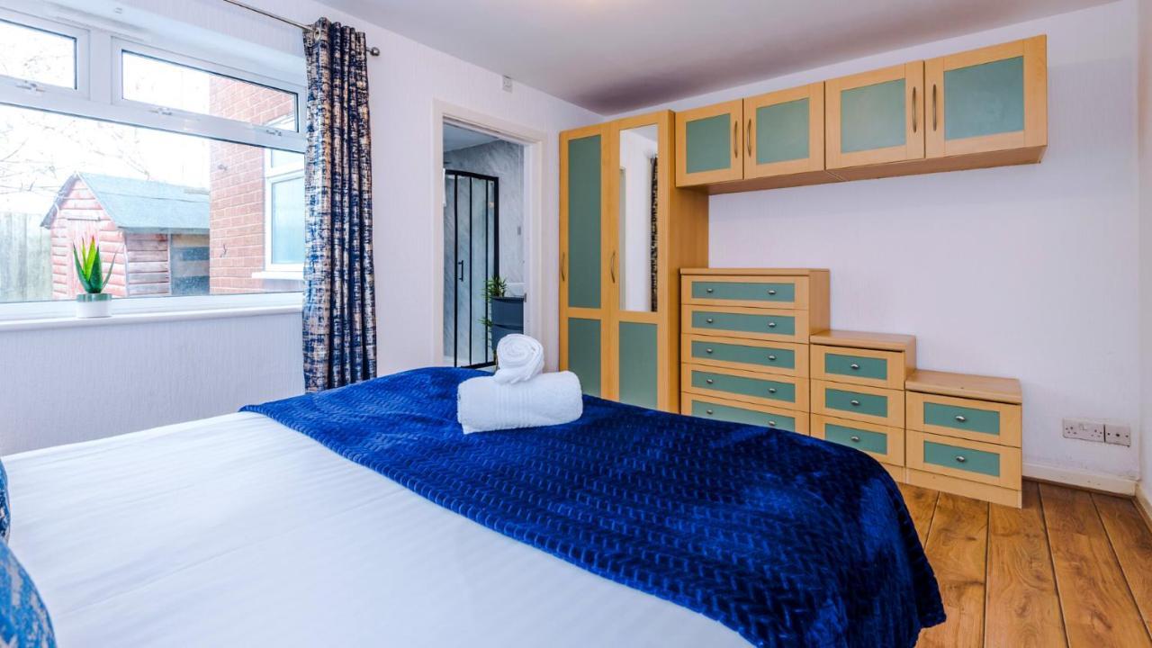 Newhall Road - 4 Bedroom Chester Home - Parking Wervin Εξωτερικό φωτογραφία