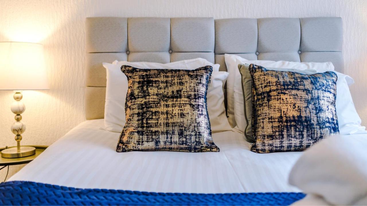 Newhall Road - 4 Bedroom Chester Home - Parking Wervin Εξωτερικό φωτογραφία