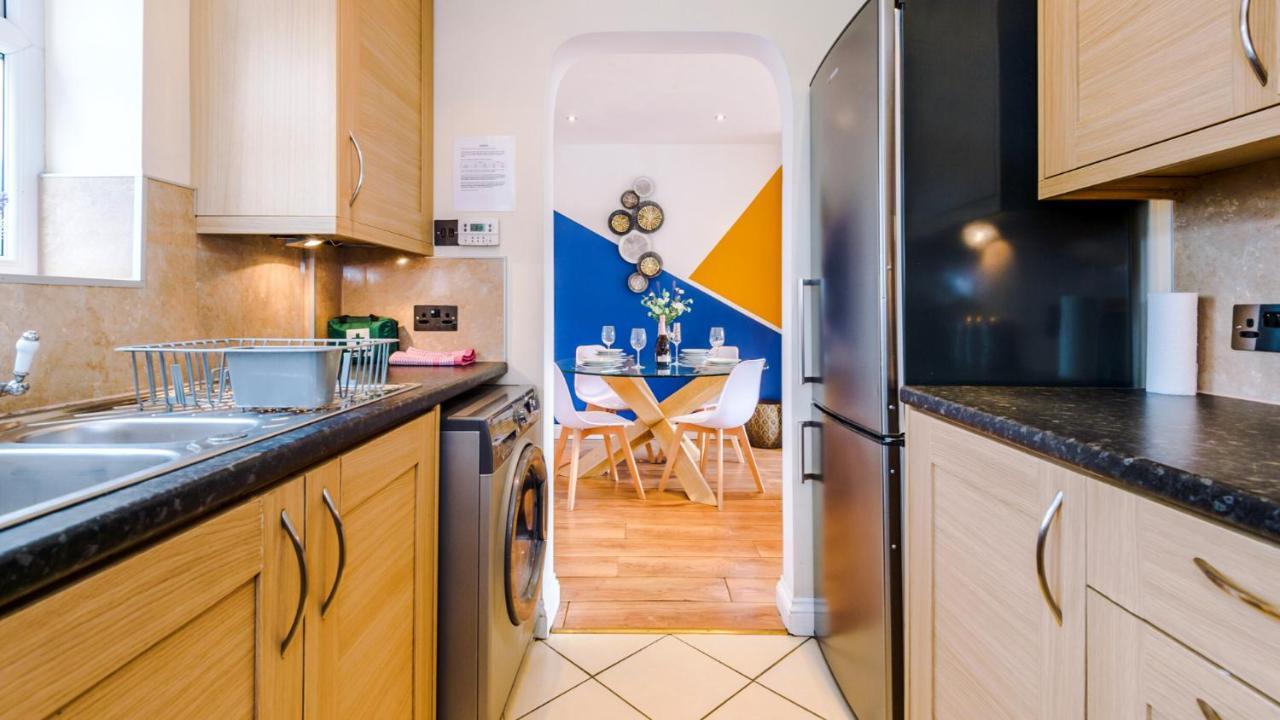 Newhall Road - 4 Bedroom Chester Home - Parking Wervin Εξωτερικό φωτογραφία