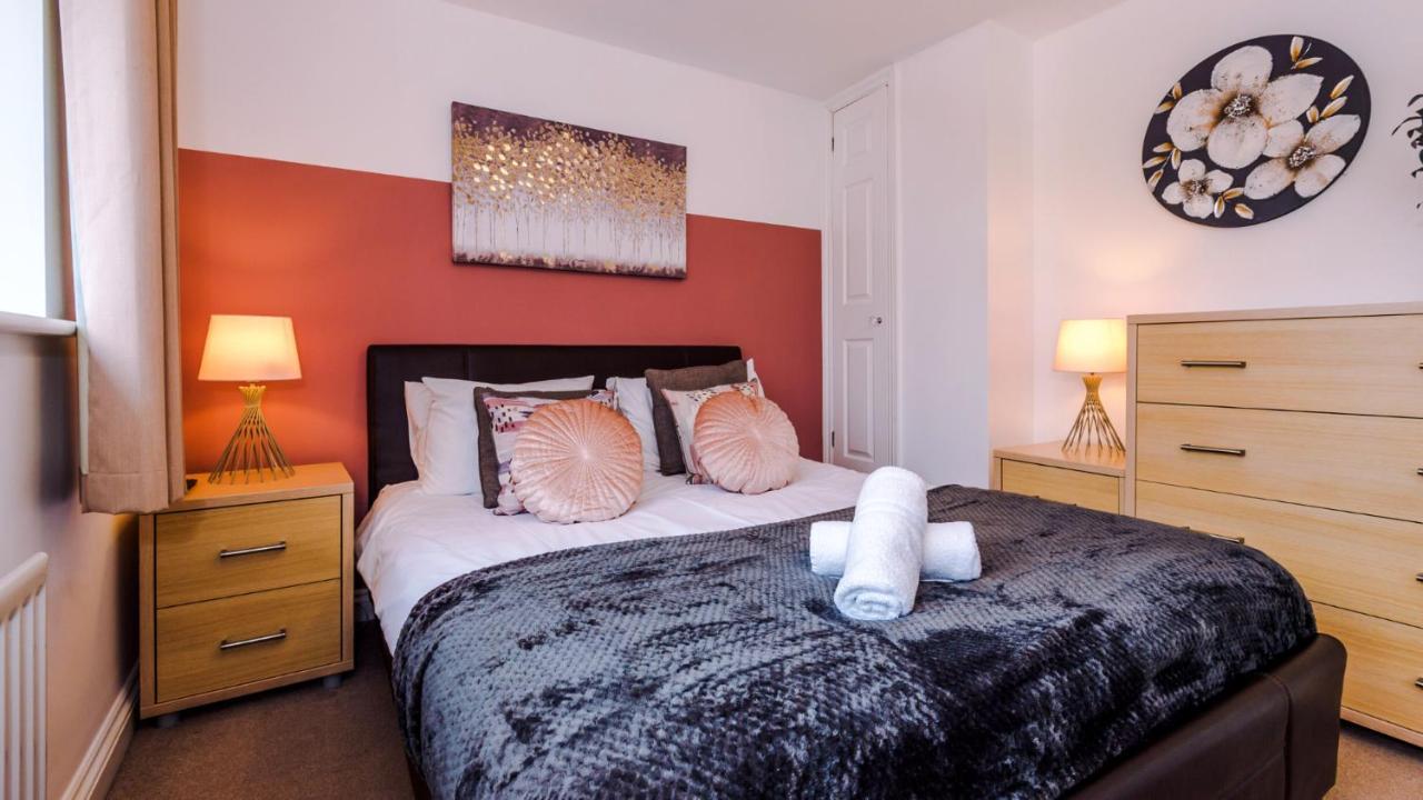 Newhall Road - 4 Bedroom Chester Home - Parking Wervin Εξωτερικό φωτογραφία