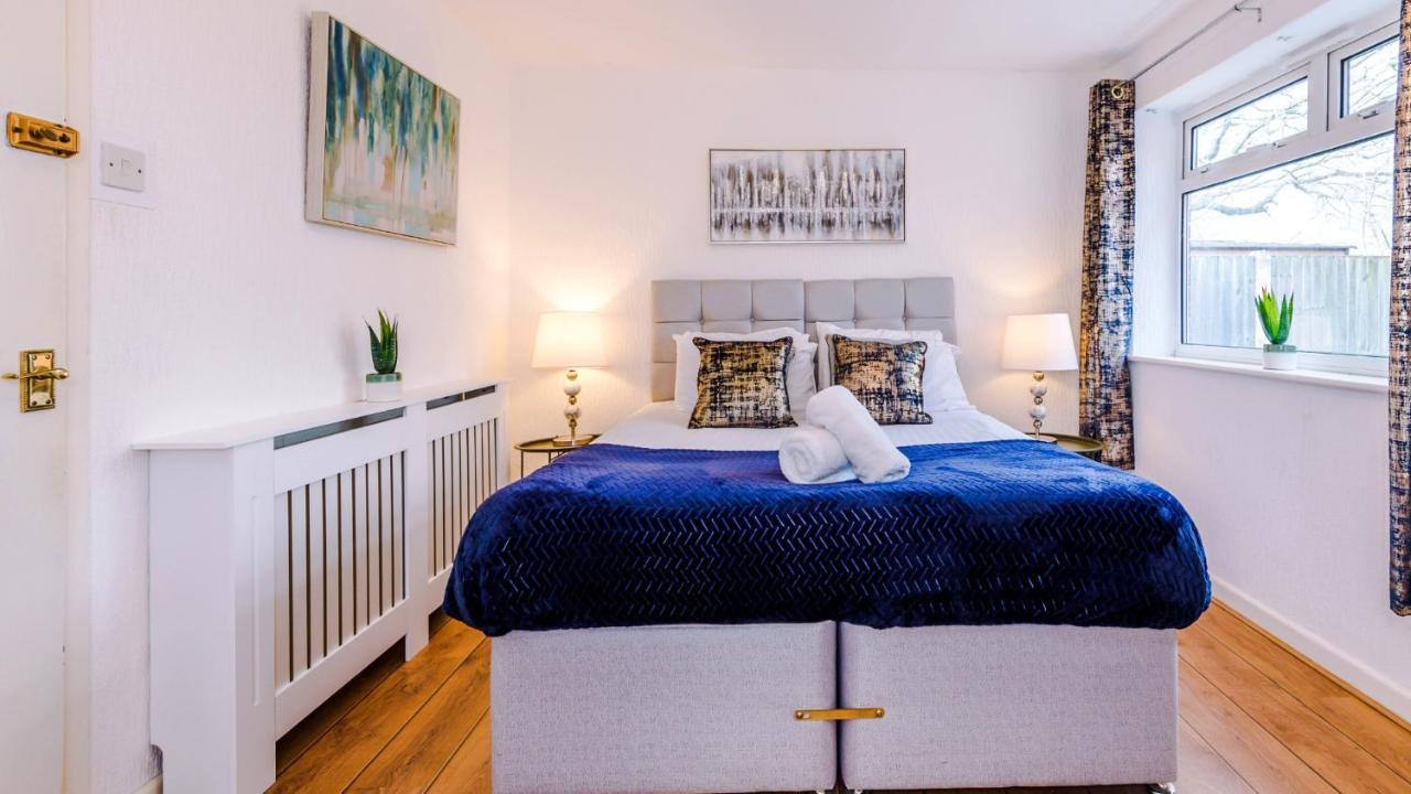 Newhall Road - 4 Bedroom Chester Home - Parking Wervin Εξωτερικό φωτογραφία