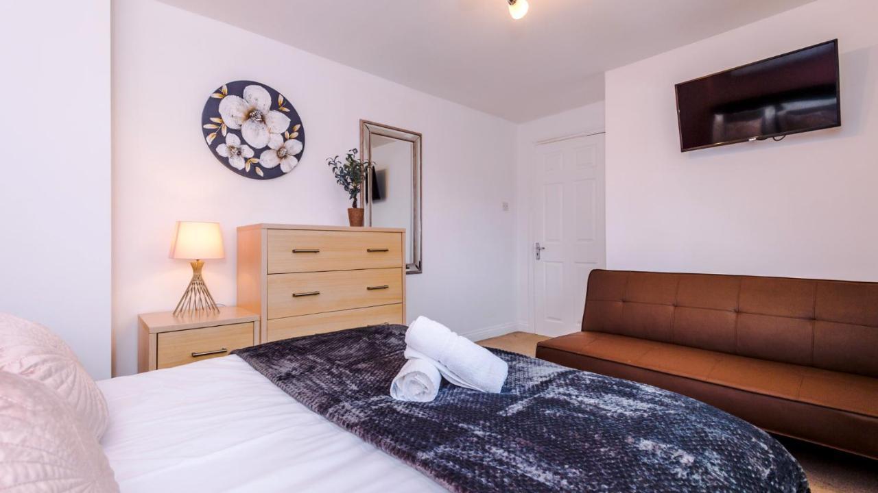 Newhall Road - 4 Bedroom Chester Home - Parking Wervin Εξωτερικό φωτογραφία