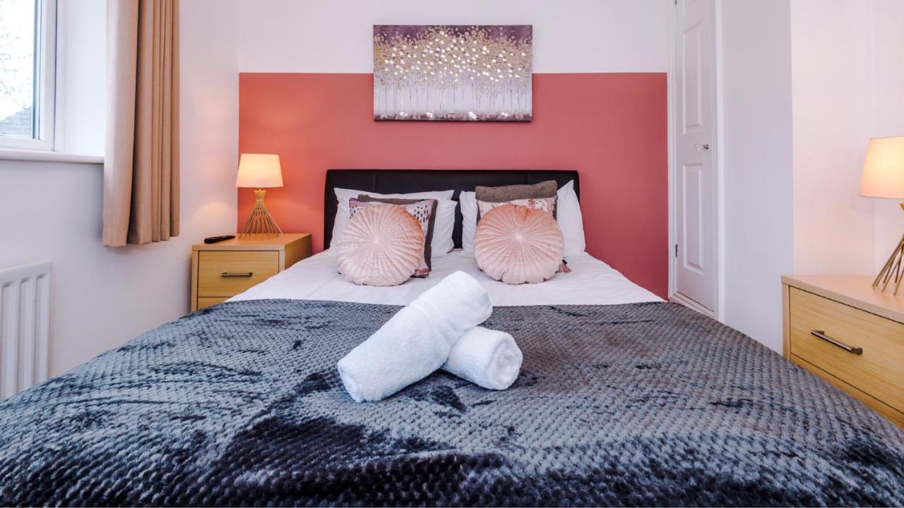 Newhall Road - 4 Bedroom Chester Home - Parking Wervin Εξωτερικό φωτογραφία