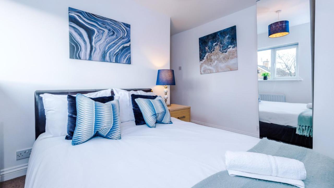 Newhall Road - 4 Bedroom Chester Home - Parking Wervin Εξωτερικό φωτογραφία