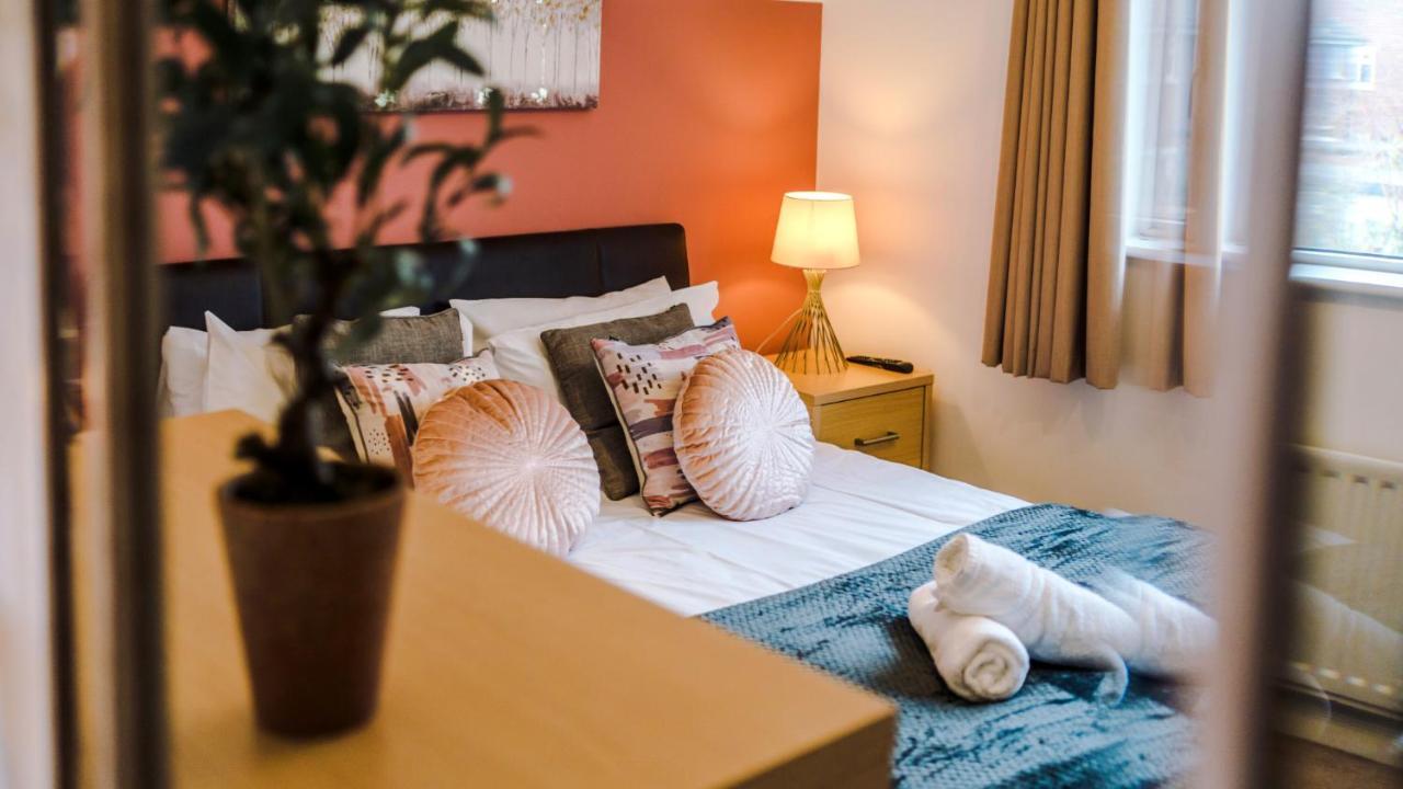 Newhall Road - 4 Bedroom Chester Home - Parking Wervin Εξωτερικό φωτογραφία